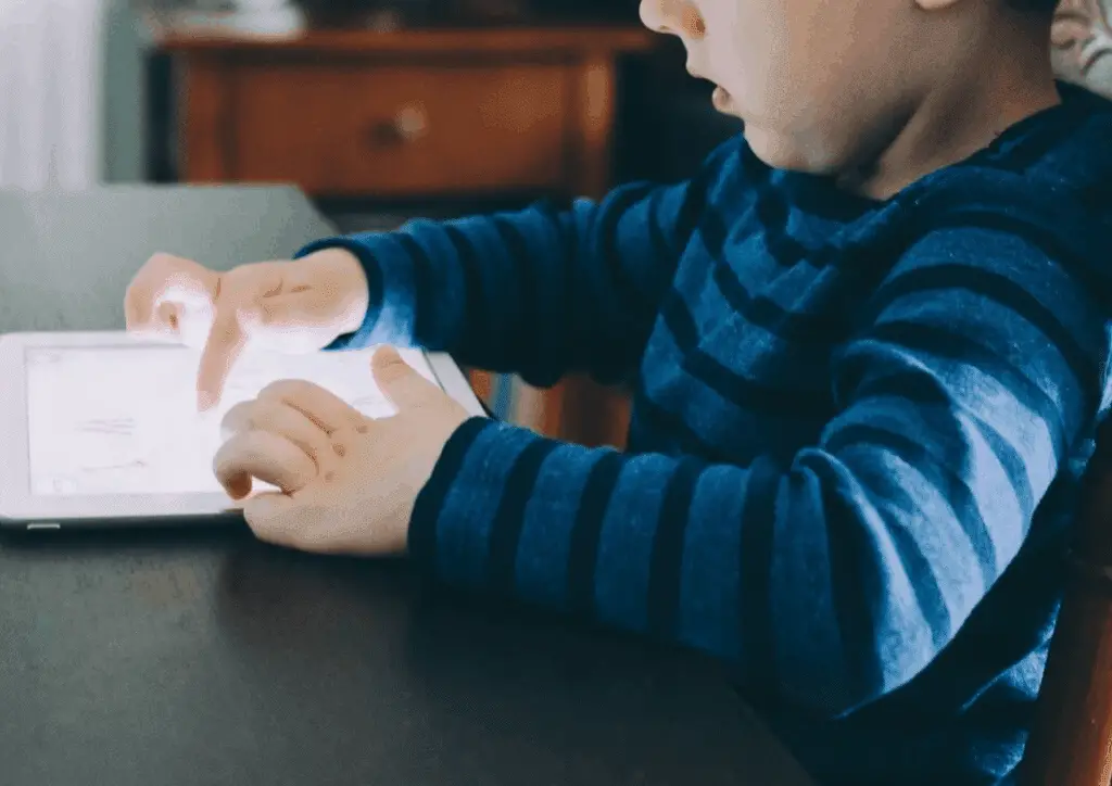 Limiter l'usage des écrans chez les jeunes enfants : un enjeu de santé publique
