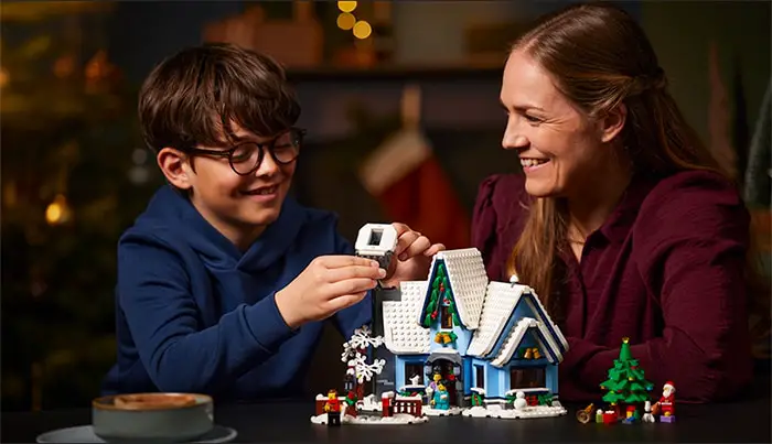 La visite du Père Noël, le nouveau village de Noël LEGO pour 2021