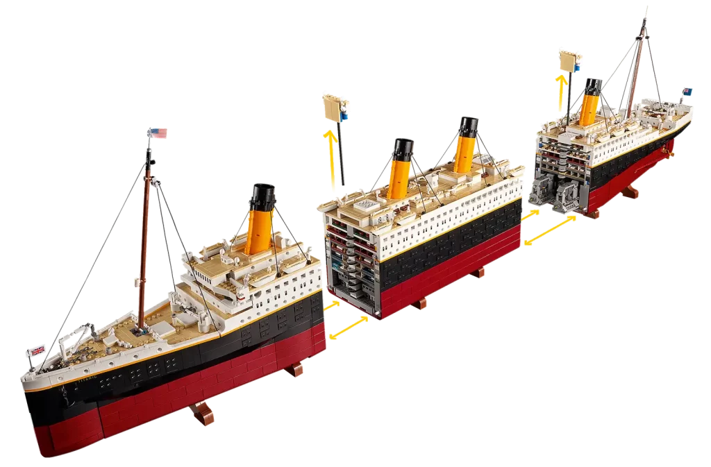 Les trois morceaux du Lego Titanic qui peuvent être assemblés par plusieurs personnes simultanément